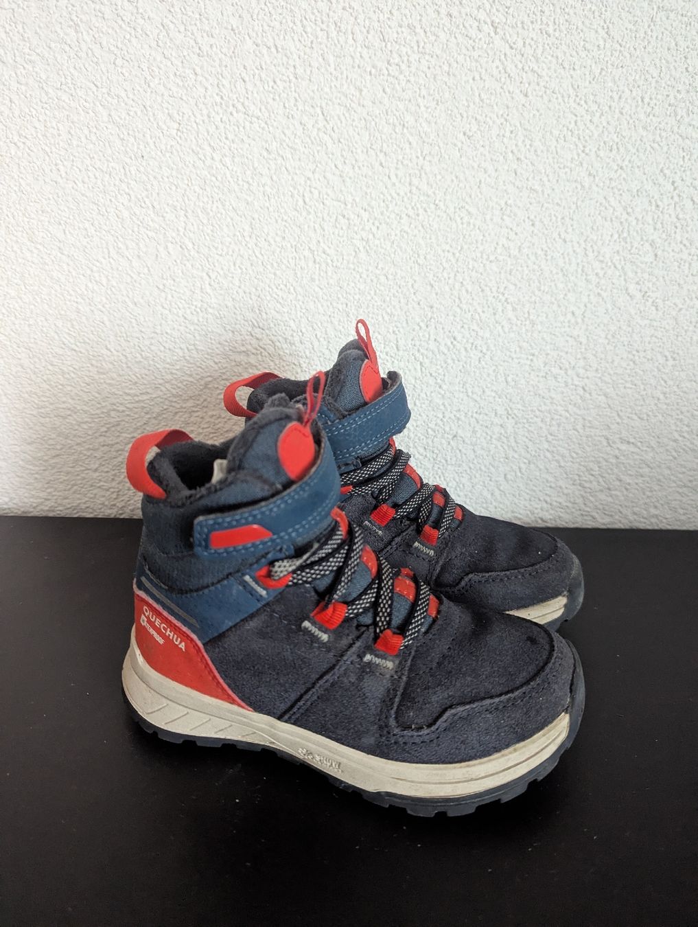 Decathlon Chaussures garçon: Kinder Winterschuhe Quechua Gr.26 – D'occasion à St. Gallen par Mosaika