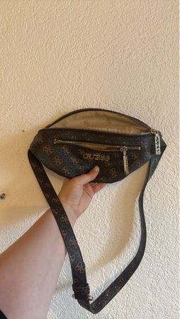 Guess Bauchtasche - stylisch & praktisch!