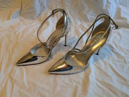 Guess Women's Bizzy Dress Pumps, Silber, Gr. 37