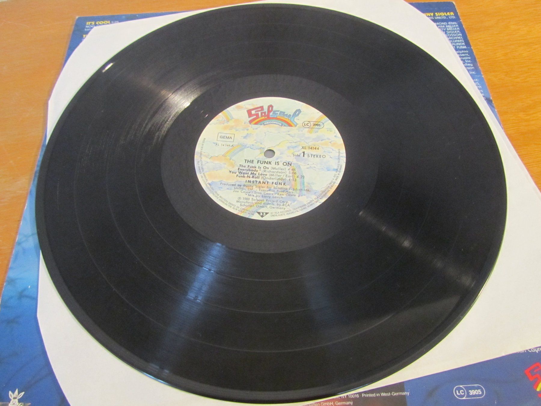 Schallplatten: INSTANT FUNK:   The Funk Is On – Gebraucht aus Seengen von mikelele 3