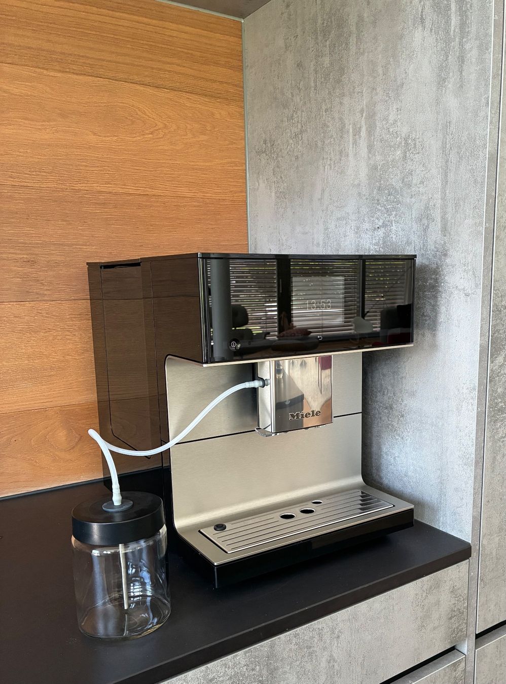 Miele Machines à café & Machines à expresso: Miele Kaffeevollautomat CM 7550 – Défectueux à Maienfeld par sil_r65z