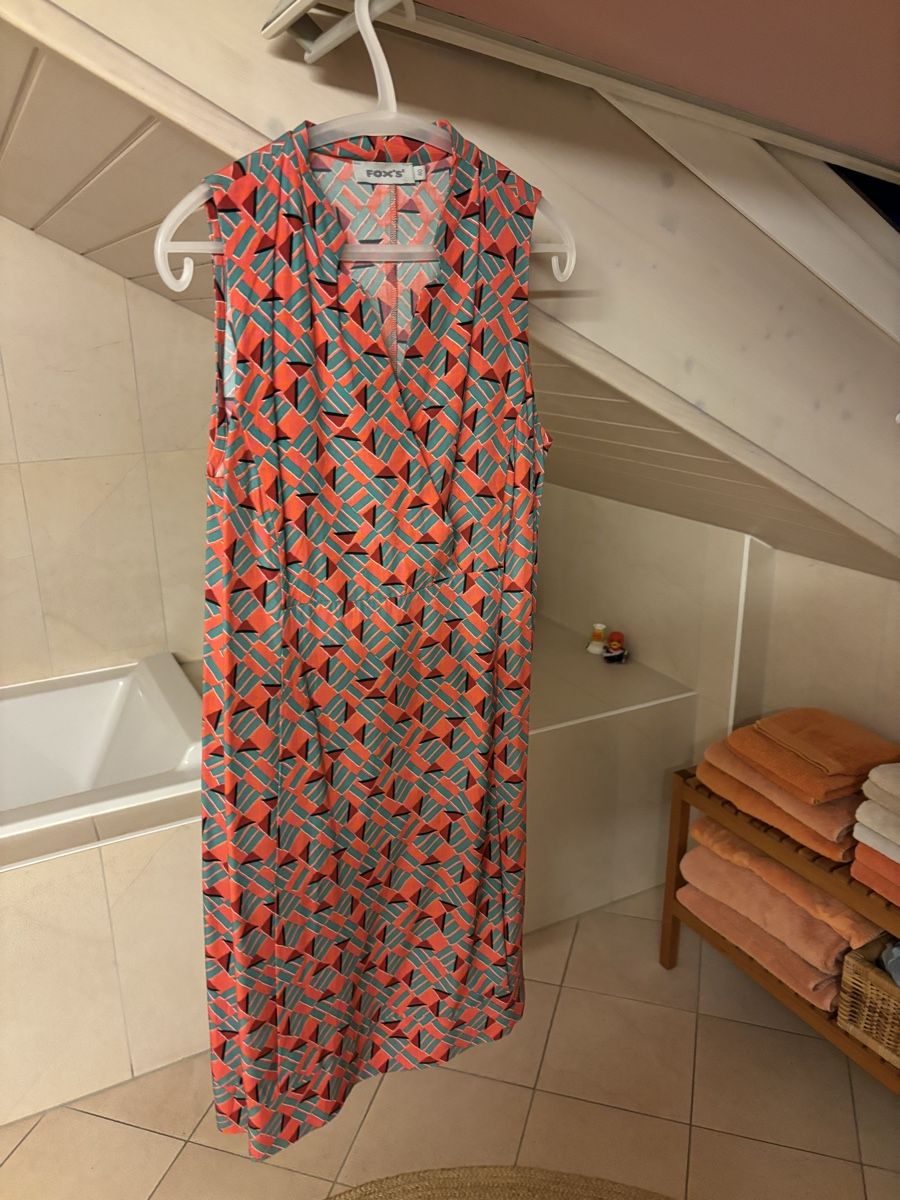 Robes: Robe taille 40 – Neuf (Voir description) à Blonay par Ollorvi 1