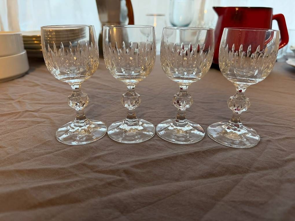 Gläser: Vintage Gläserset mit Glaskaraffe  verschiedene Designs – Gebraucht aus Zürich von cey_fhq6 3