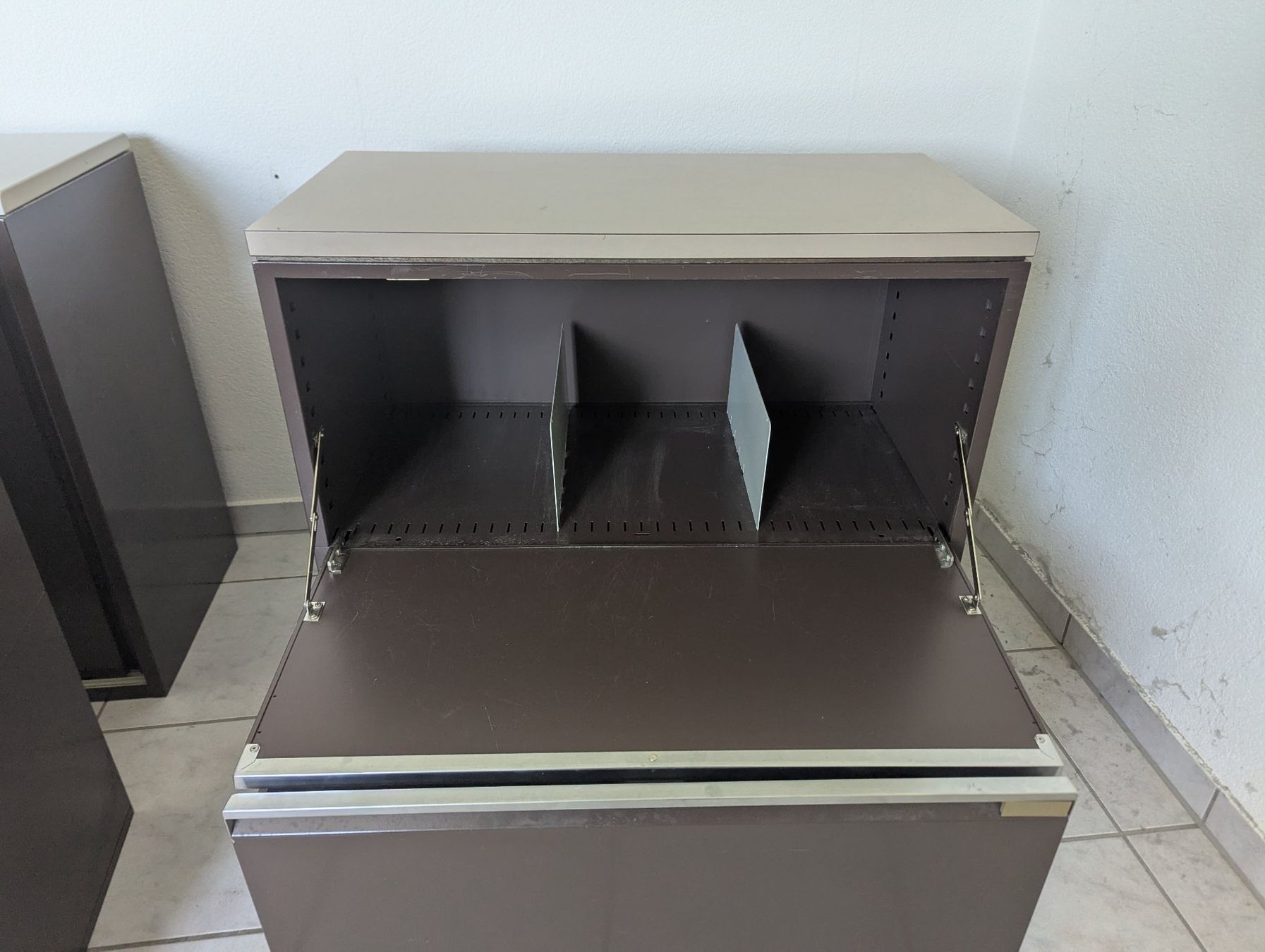 Lista Armadi: Lista Aktenschrank, braun – Usato da Neuenegg venduto da Bfankd 2