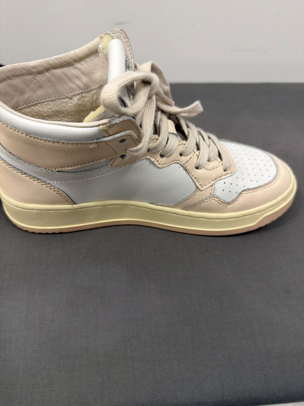 Autry Chaussures femmes: Sneaker AUTRY Medalist High Leder – D'occasion à Tägerwilen par TinaLupu 2