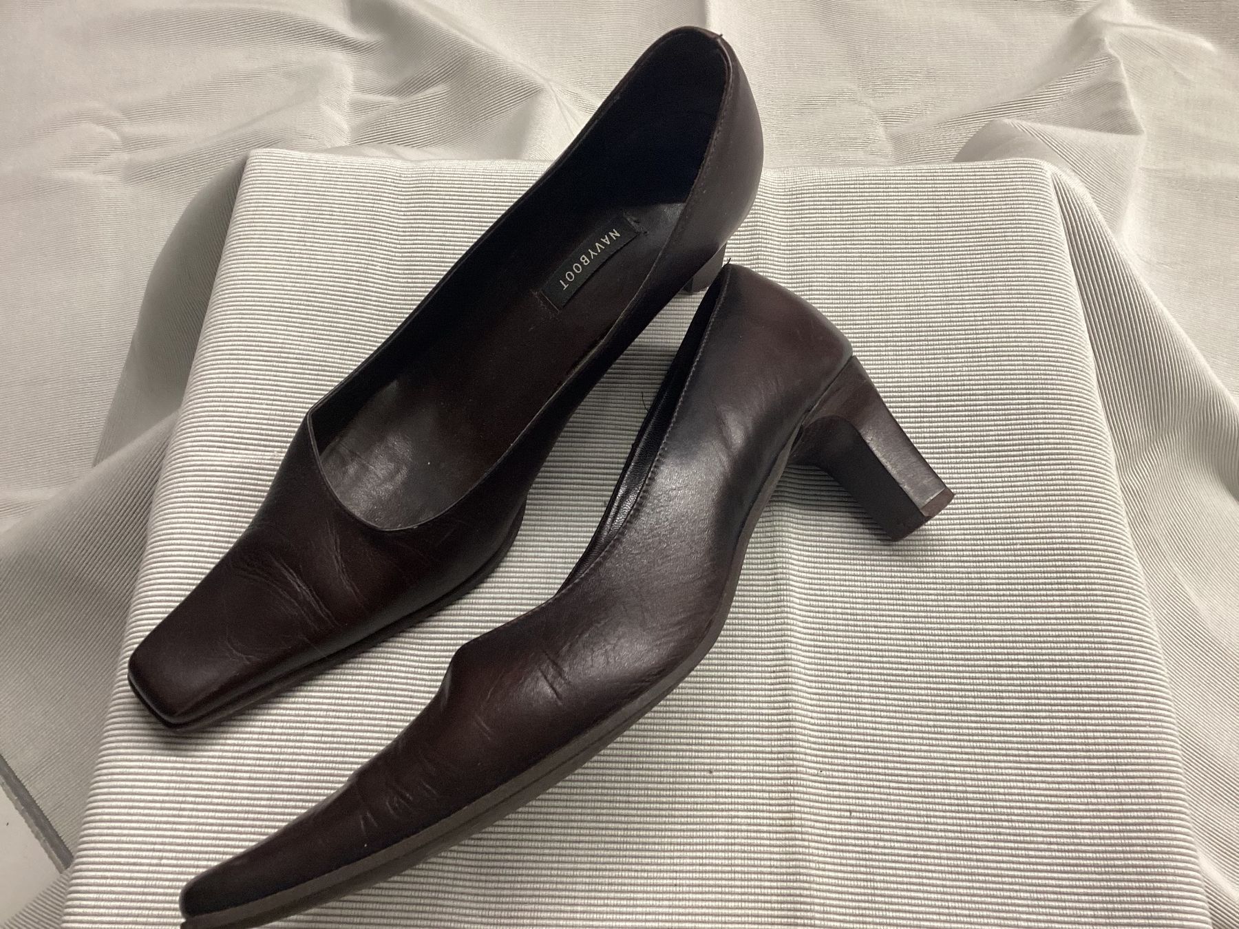 Navyboot Scarpe da donna: Navyboot, fast neue braune Pumps, Schuhe, Leder  Gr. 40 – Usato da Gümligen venduto da Primeselection