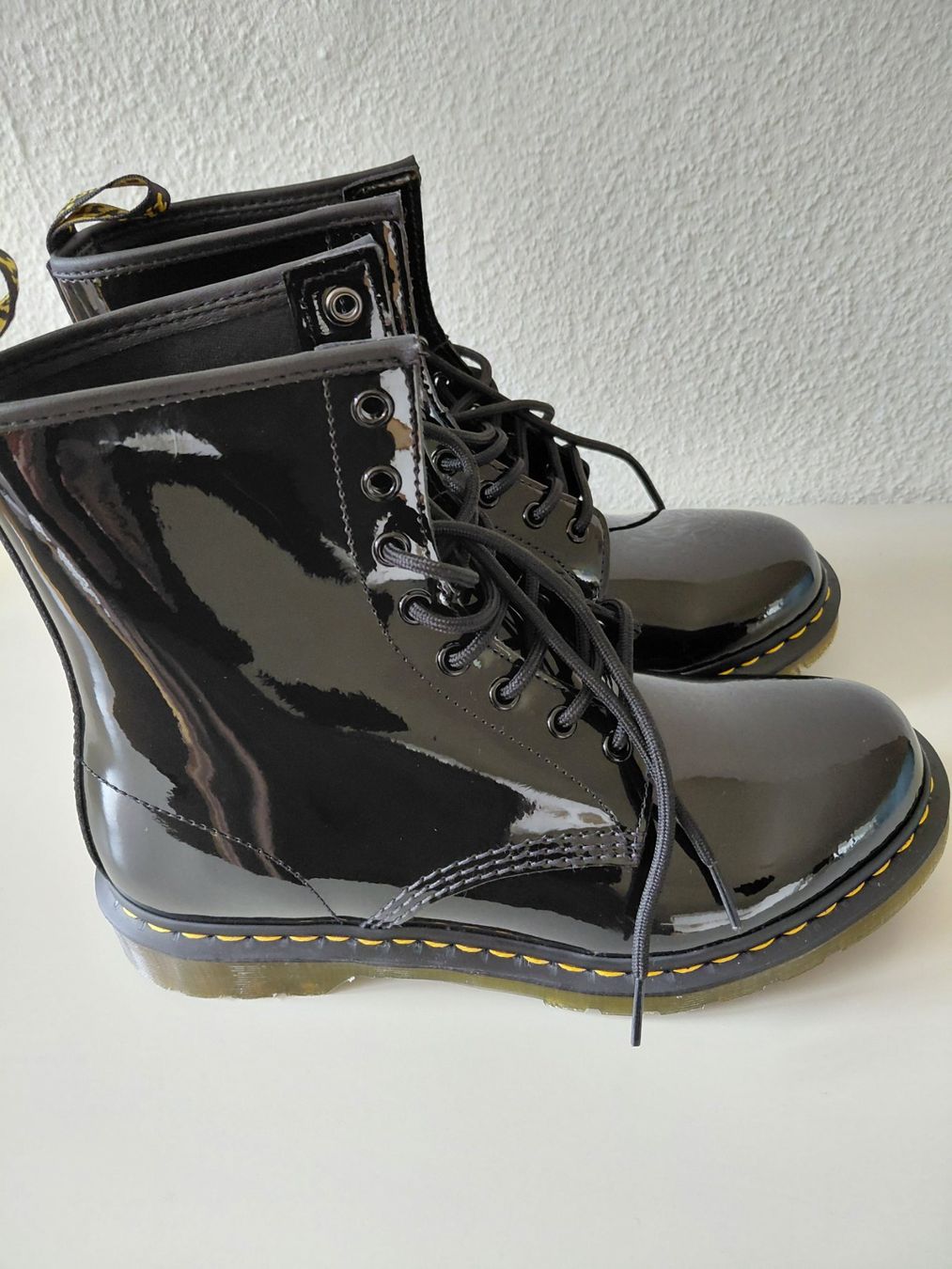 Dr. Martens Scarpe da uomo: Dr. Martens schwarze Lack neu – Nuovo e nell'imballaggio originale da Basel venduto da whi_5lxt