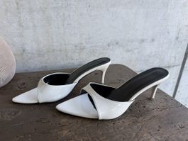 Damen Pantoletten Absatz weiss spitz guter Zustand