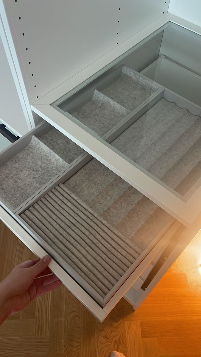 Ikea Armadi: IKEA Pax Schrank weiss  – Usato da Zürich venduto da reg_ddc6 1