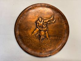 Wandteller 32 cm , Schwing-Motiv . Kupfer