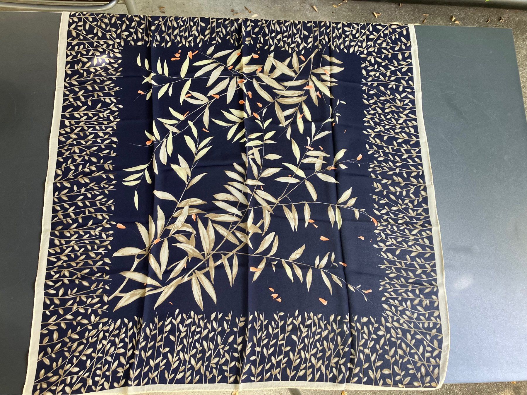 Foulards, Tücher & Schals: Chiffonfoulard – Gebraucht aus Winterthur von Barunggeli