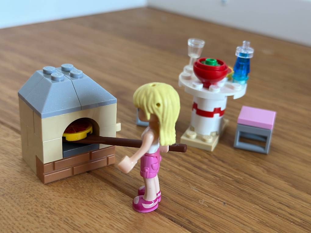 Spielzeuge: LEGO Friends, Stephanies Pizzeria – Gebraucht aus Laufen von triplefever 2