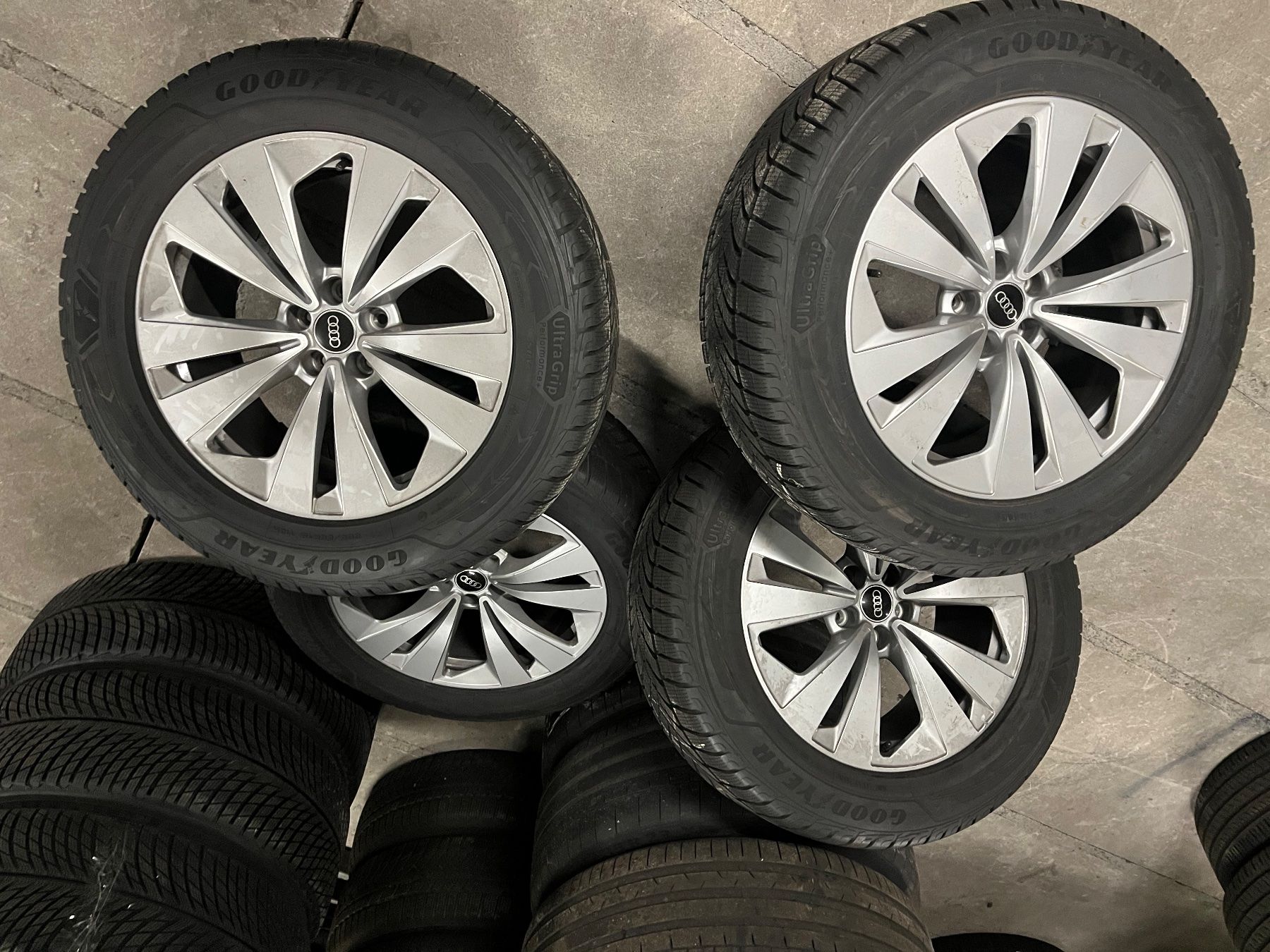 Audi Pneus & Kompletträder: Audi Q8 originale Winterräder 265/55R19 – Gebraucht aus Hefenhofen von Martin_Keller