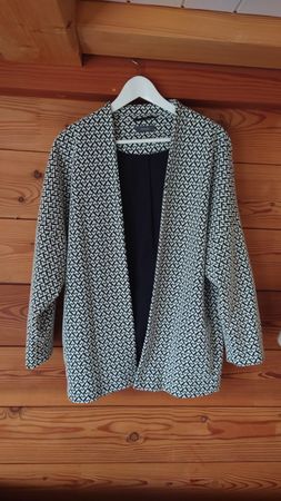 Lose Jacke aus schönem Webstoff
