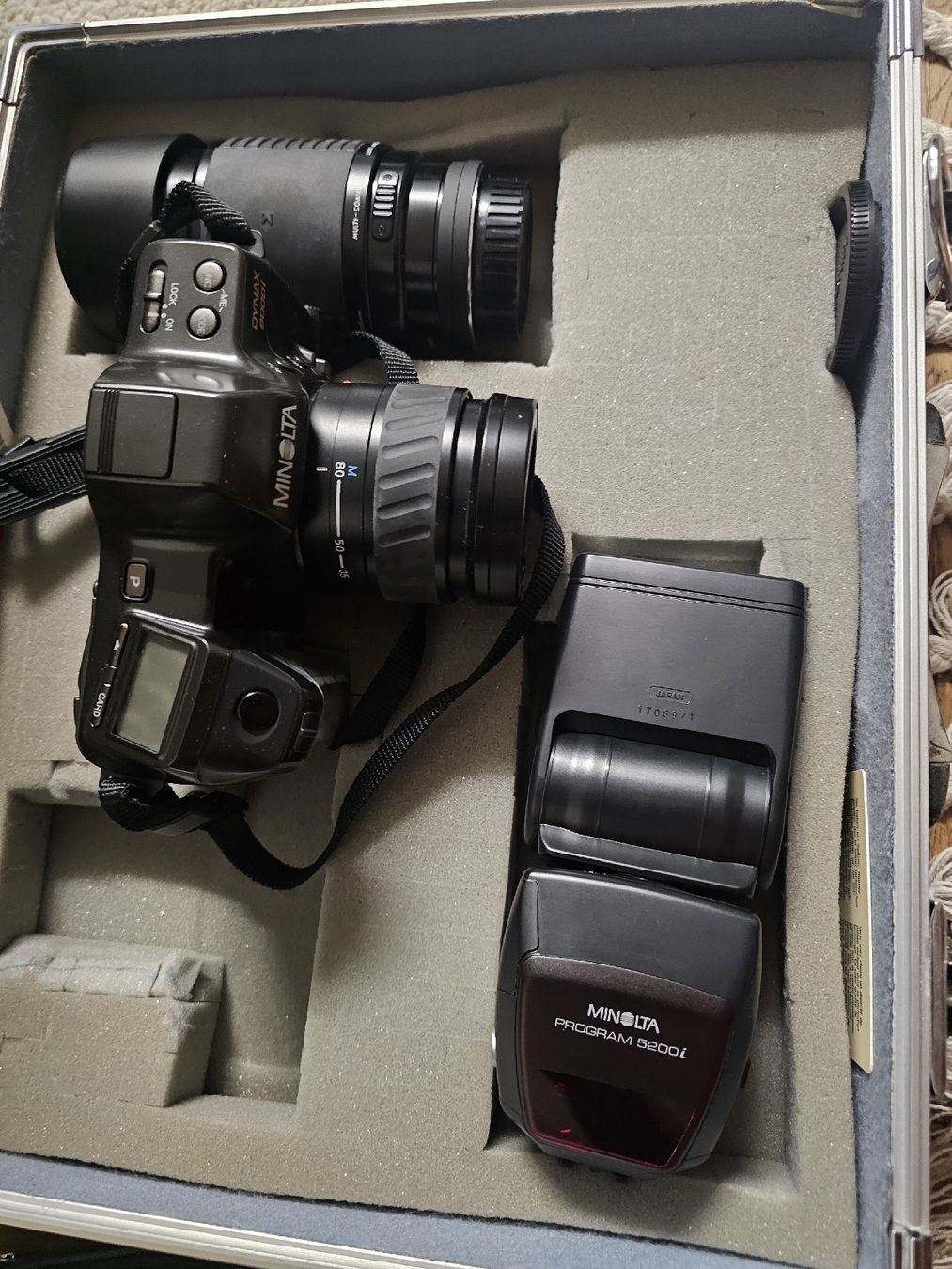 Minolta Fotocamera: Minolta Dynax 8000i mit 35-80mm Objektiv und Blitz – Usato da Aeugstertal venduto da Levo84 3
