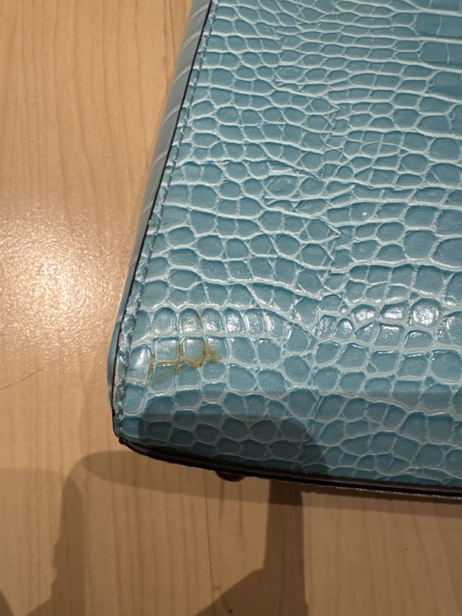 Guess Borse da donna: Guess Handtasche, hellblaues Kroko-Design, Goldkette – Usato da Zweidlen venduto da sweetchili_03 3