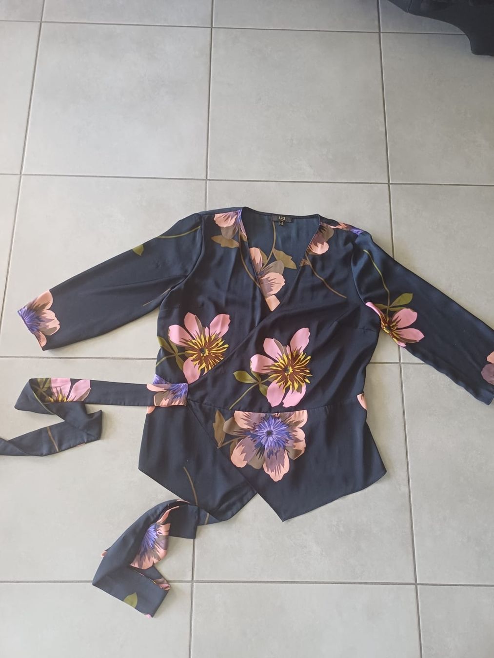 Kimono: Kimono fleuri 123 Paris – Nuovo (secondo la descrizione) da Collonges venduto da cam_72xf