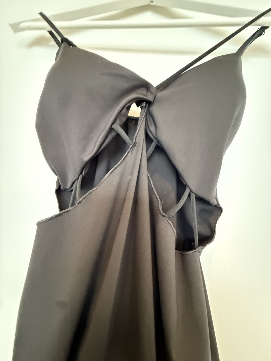 Kleider: Schickes, schwarzes Sommerkleid mit Cut-Outs, Gr. S – Neu (gemäss Beschreibung) aus Meilen von Dievondort