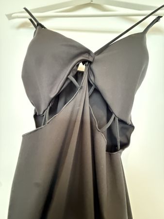 Schickes, schwarzes Sommerkleid mit Cut-Outs, Gr. S