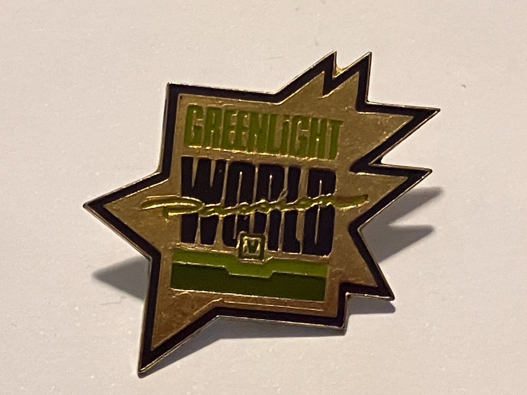 Placchette & Badge: 1 Pin Greenlight World – Usato da Basel venduto da djwwpp