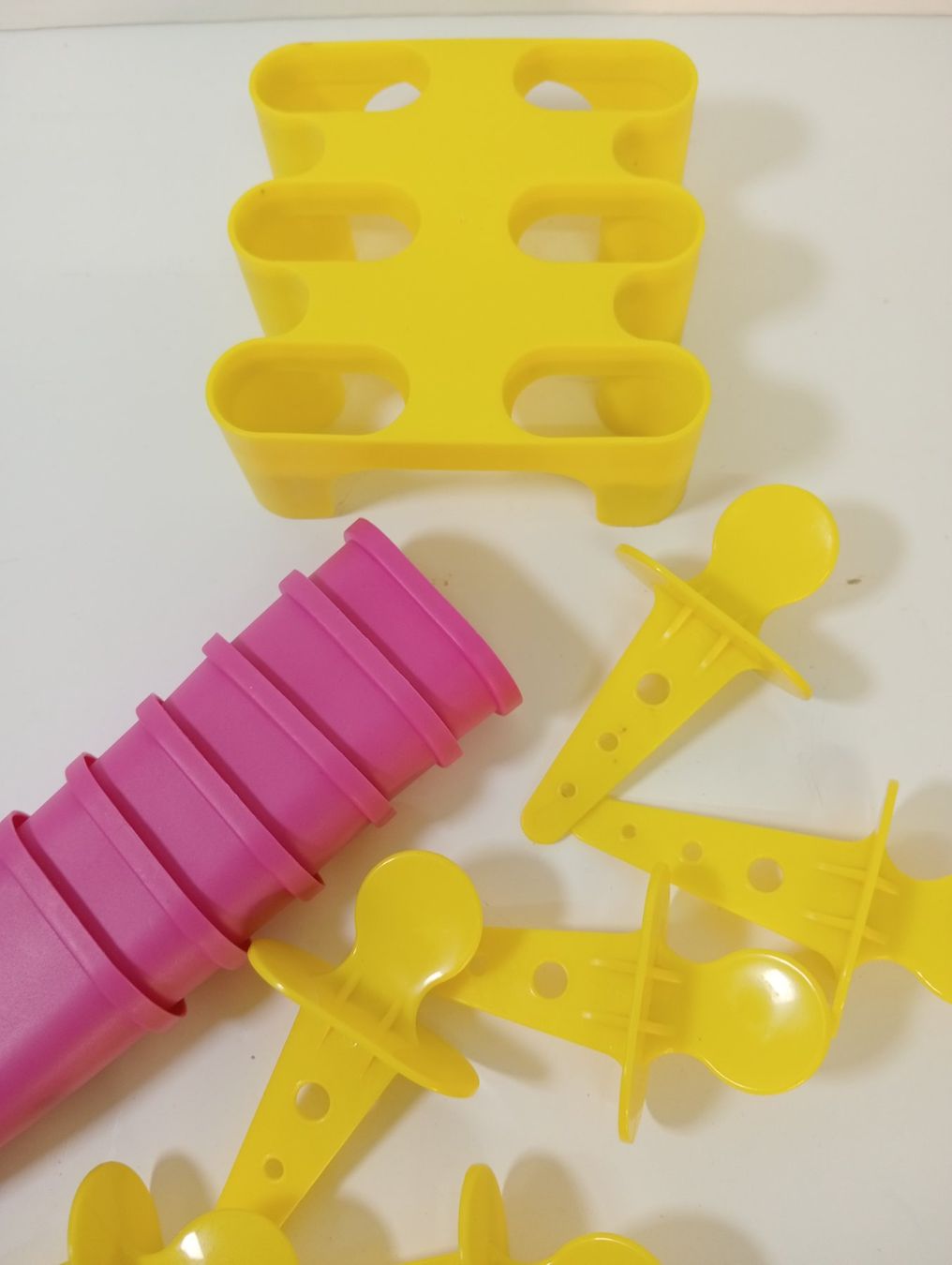 Ikea Elettrodomestici da cucina: IKEA CHOSIGT Glaceform rosa gelb – Usato da Allschwil venduto da Evgeniia78 1