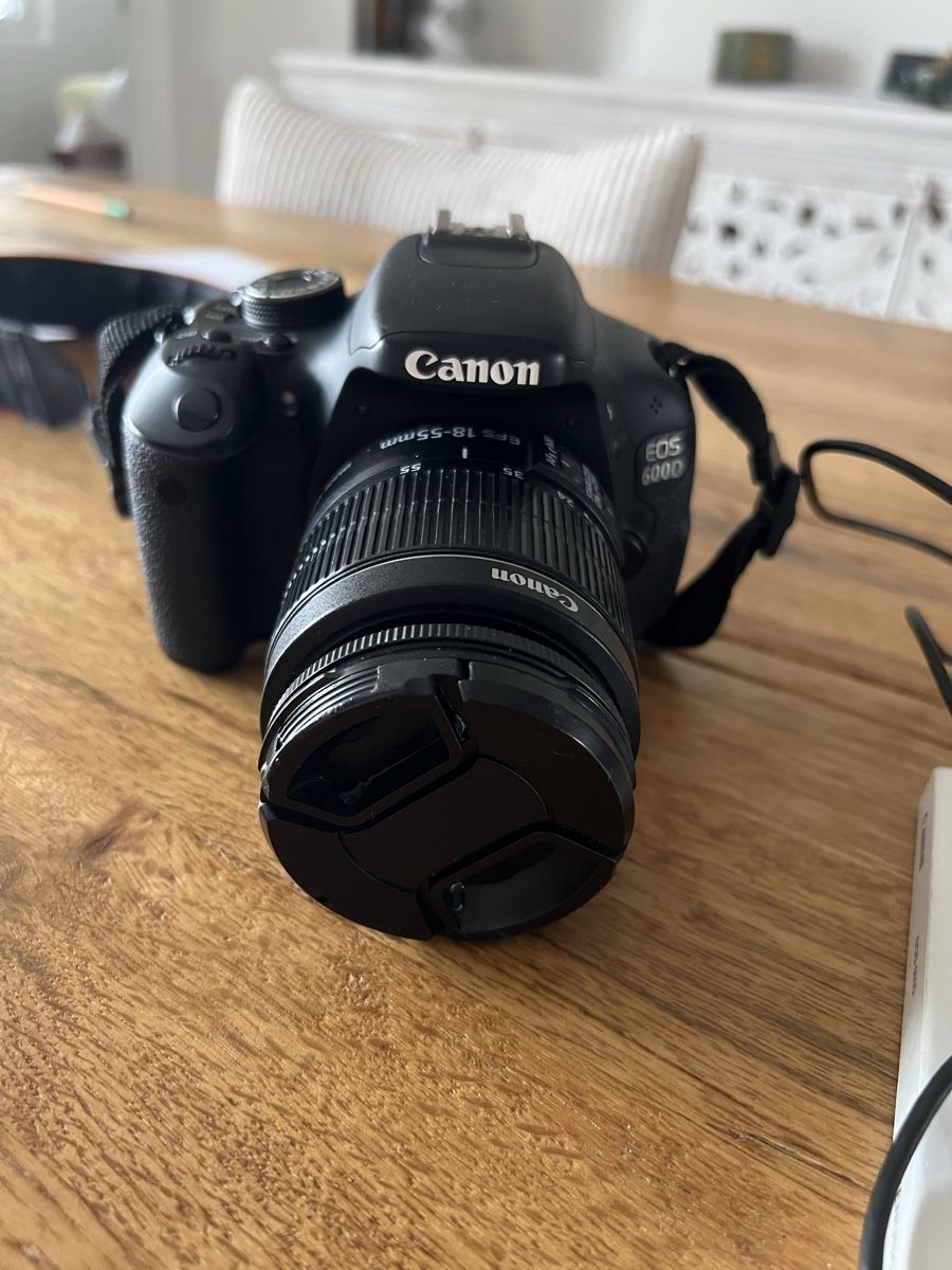 Canon Fotocamera: Spiegelreflexkamera Canon EOS 600D mit 18-55mm Objektiv – Usato da Ennetbürgen venduto da nat_8vld 3