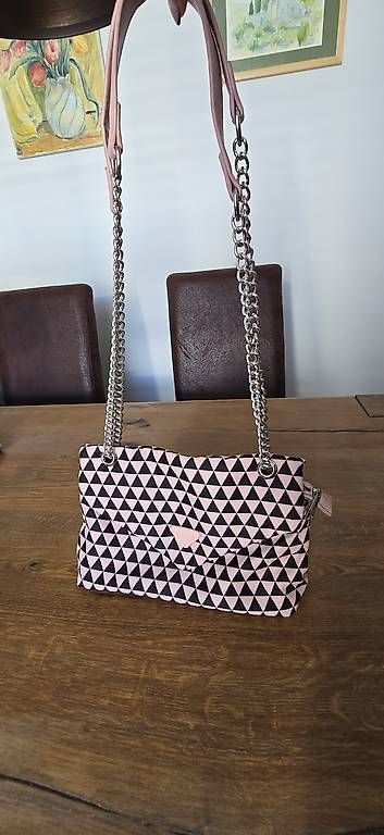 Borse da donna: Rosa-schwarze Stoff-Handtasche – Usato da Schlieren venduto da kat_t6xw