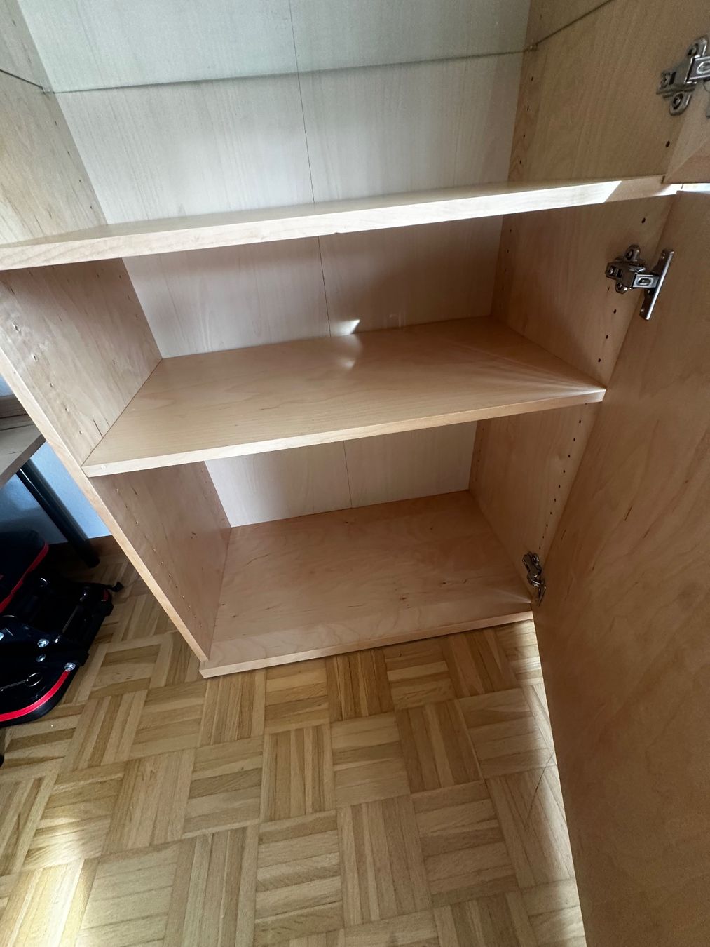Vetrine: Vitrine hell mit Glastüren und Einlegeböden – Usato da Reinach BL venduto da akkezdet 2