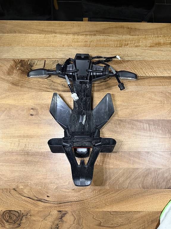 Toutes les pièces détachées moto: Originales Heck Yamaha R1  – D'occasion à Saland par JoelCampa 2