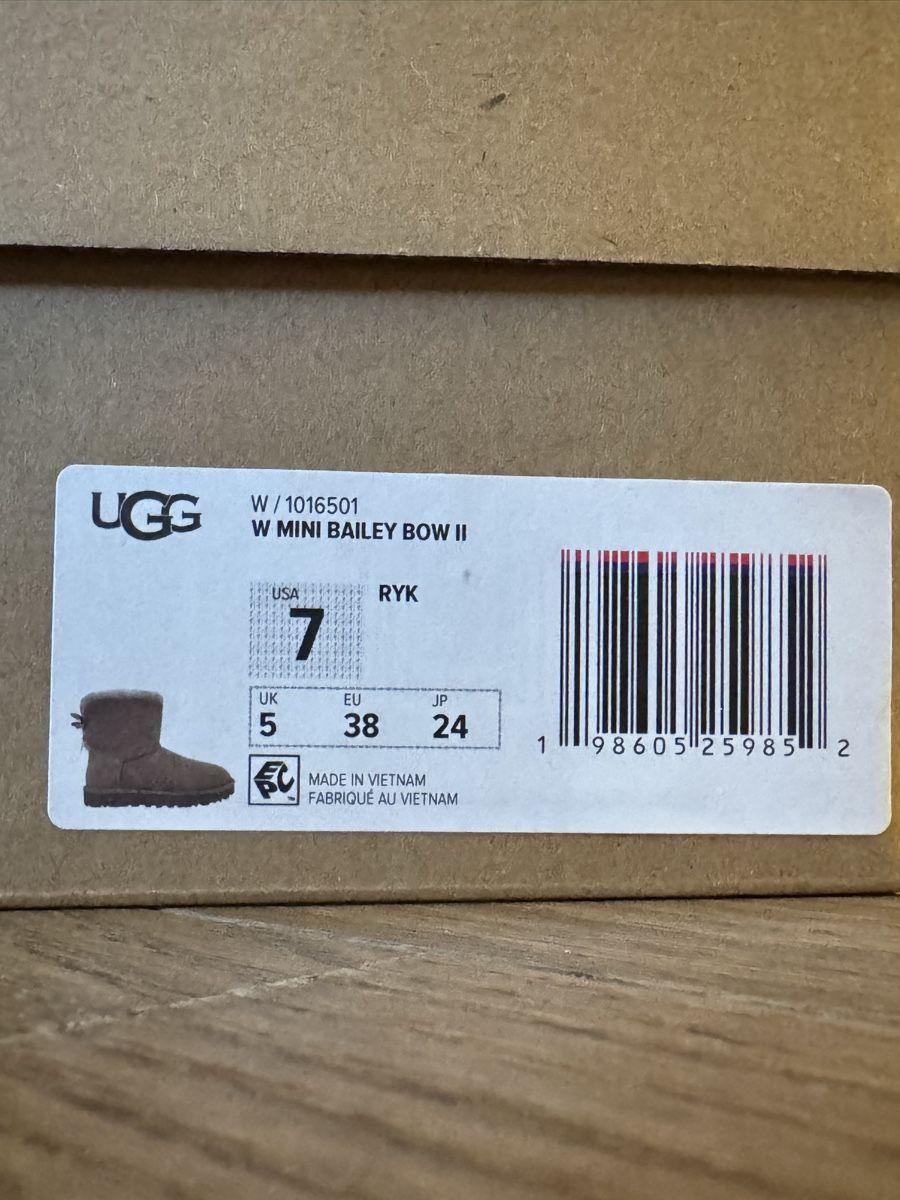Ugg Chaussures filles: UGG mini 38 – D'occasion à Uitikon Waldegg par Natalie.Lue 8
