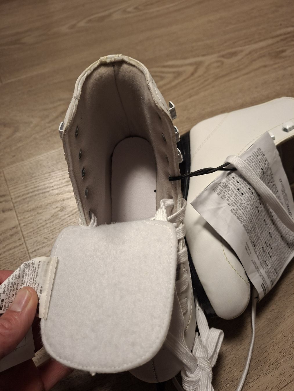 Decathlon Schlittschuhe: patins a glace neuf taille 35 – Gebraucht aus Chavannes-de-Bogis von senator635 2