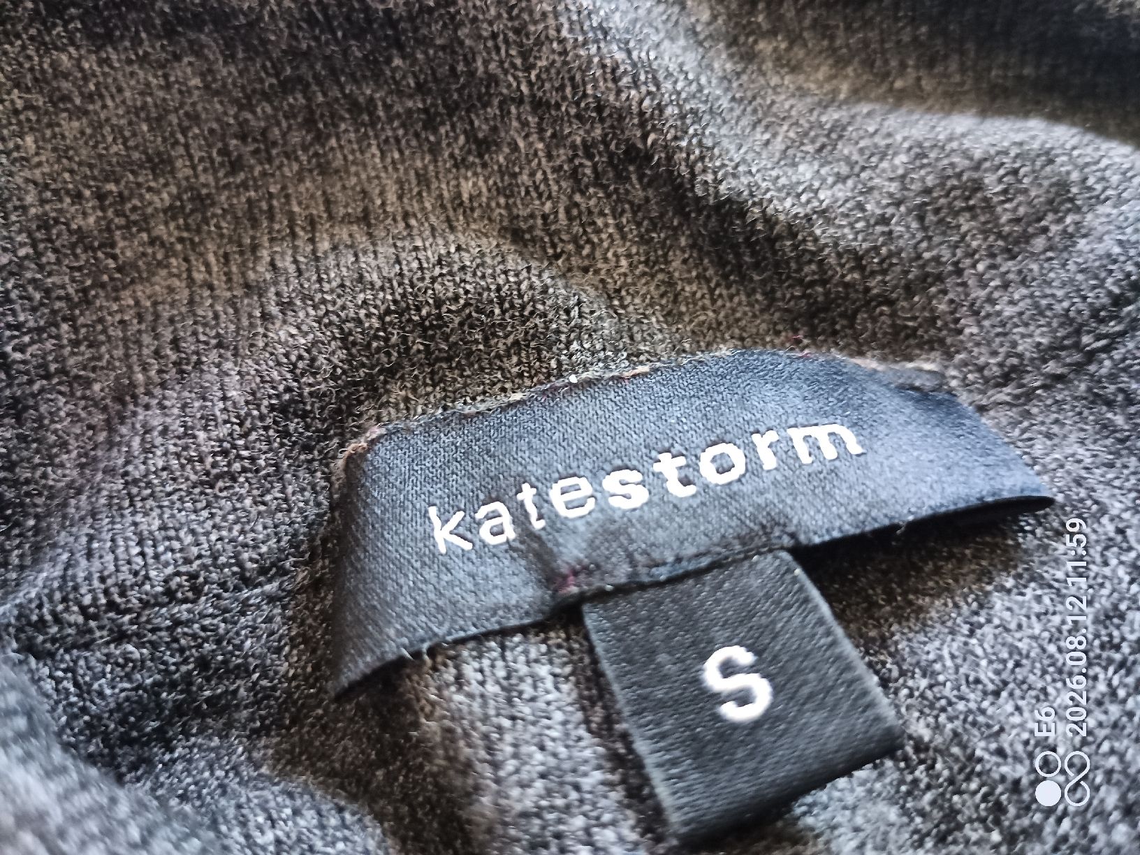 Pulls & Sweat-shirts: Grauer Pullover mit Kordel  – D'occasion à Zürich par Mitzi6 2