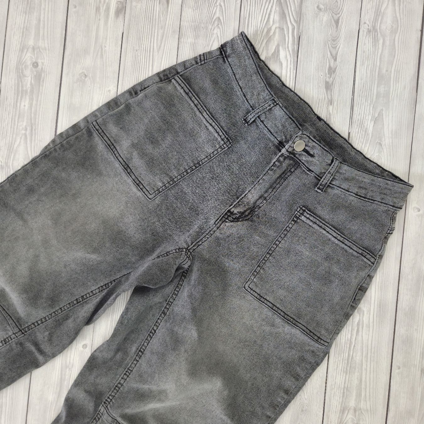 Jeans: Graue Barrel Jeans, Grösse L, bequeme Passform – Nuovo (secondo la descrizione) da Näfels venduto da CH.Kchlineknopf 1