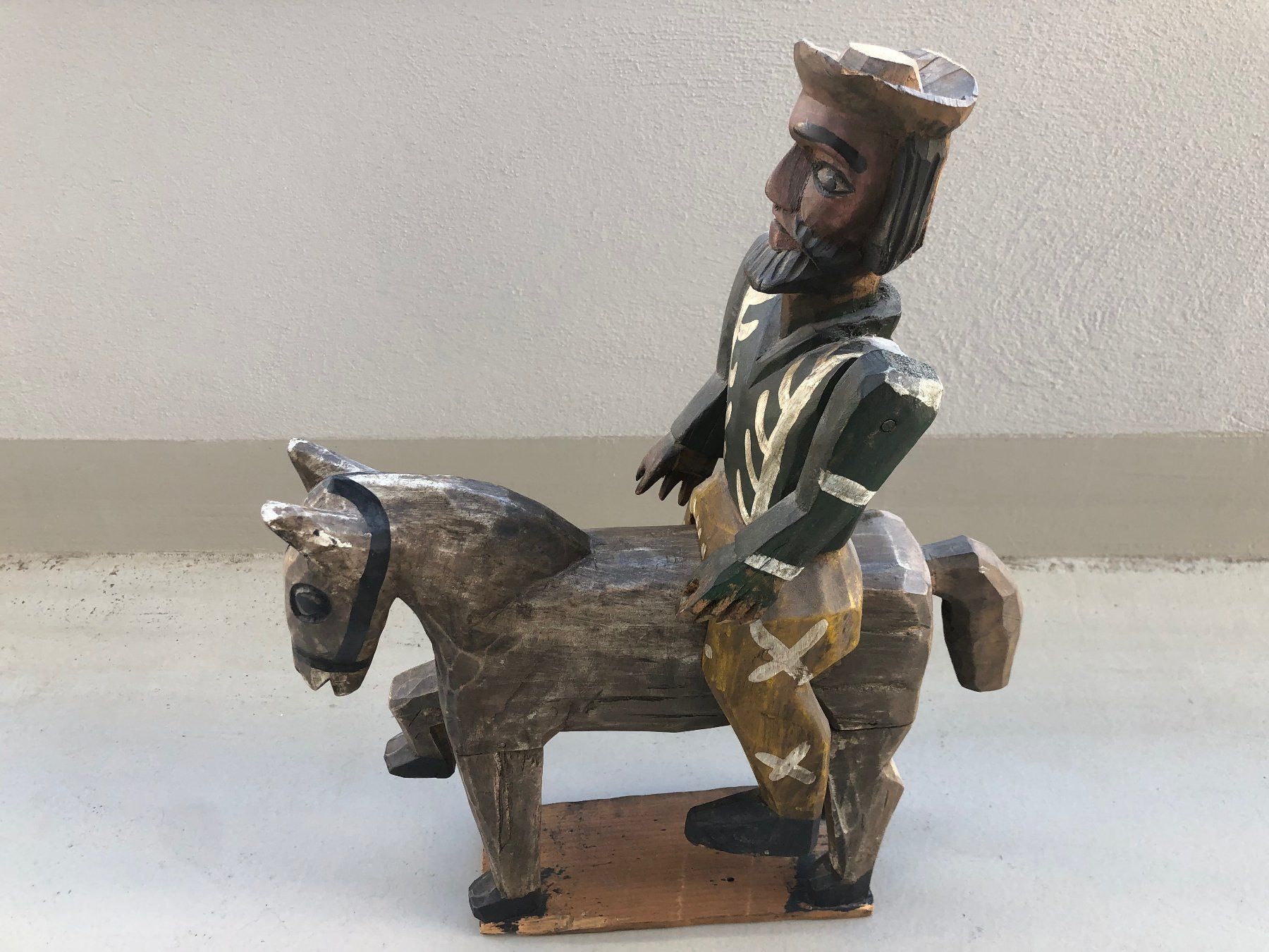 Sculture & Statue: STATUA IN LEGNO UOMO A CAVALLO – Usato da Davesco-Soragno venduto da kappas 1