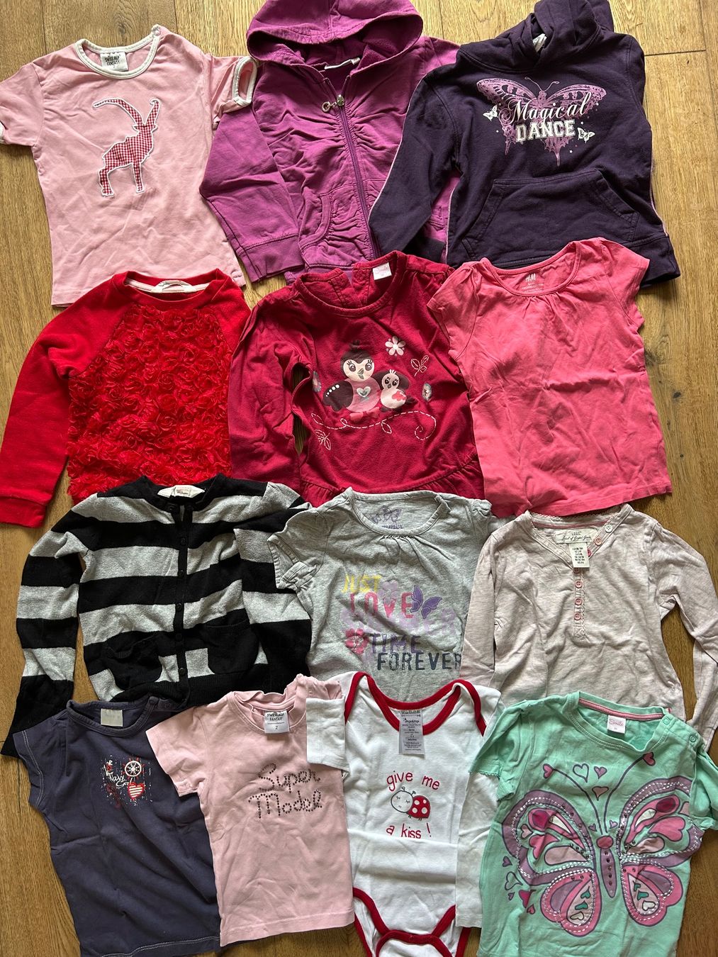 Lotti & Set di vestiti: Kleiderpaket Mädchen Grösse 98 13teilig – Usato da Grenchen venduto da Vresi1