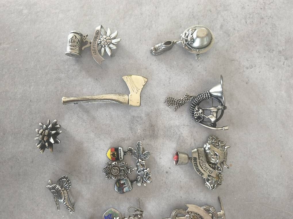 Spine: Div. Hutanstecker , Trachtenstecker – Usato da Rebstein venduto da Dom-Grab_83 2