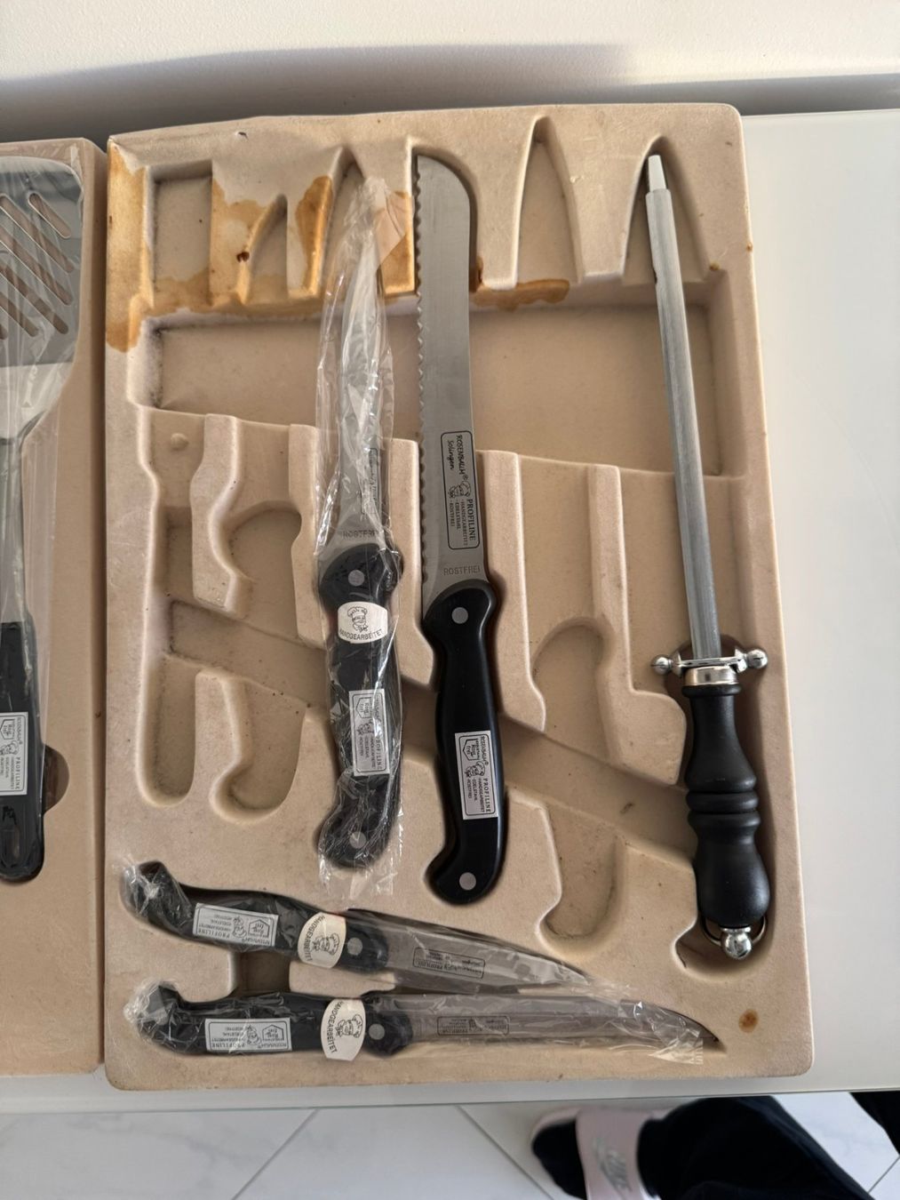 Solingen Coltelli da cucina: Neuwertiges Messer- und Küchen-Set, mit Koffer – Nuovo (secondo la descrizione) da Uhwiesen venduto da mic_kd6g 1