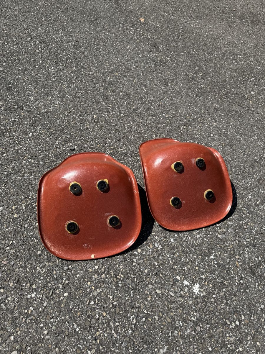 Sedie: 2 Eames Schalen Terracota ab 1.- Defekt – Usato da Grenchen venduto da Design-Outlet 3