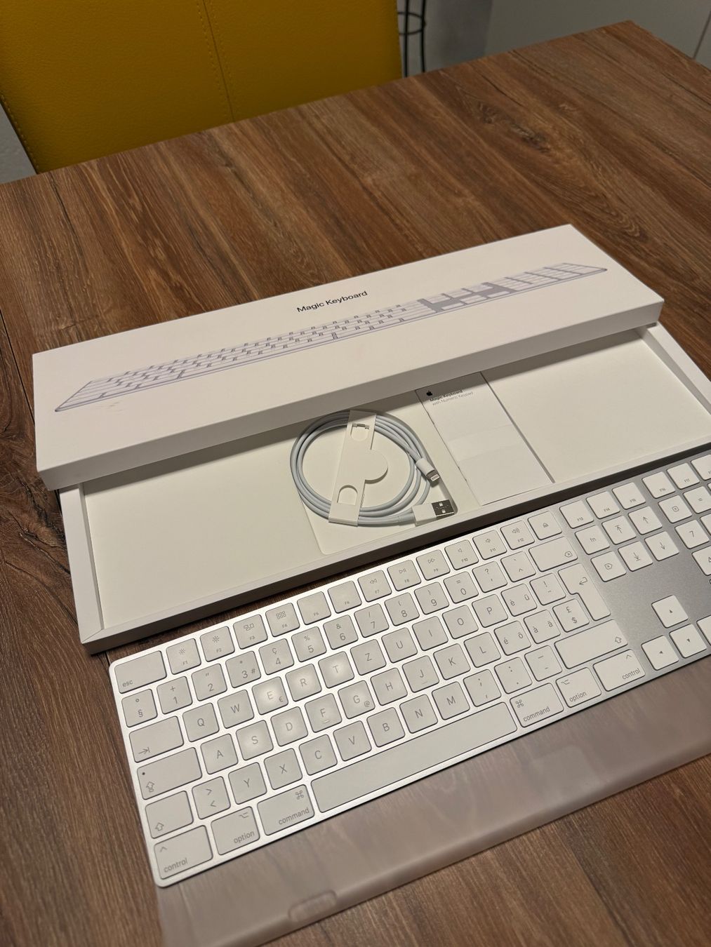 Apple Tastaturen: APPLE Wireless Magic Keyboard mit Ziffernblock - CH-Layout – Gebraucht aus Dottikon von Lf1120fl 3