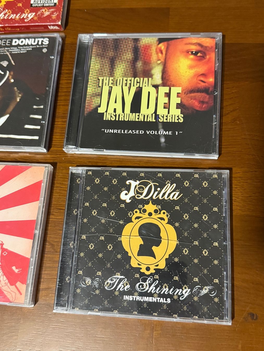 CD: Lot of 10 J Dilla CD + Patch J Dilla – Usato da Delémont venduto da cpop 2