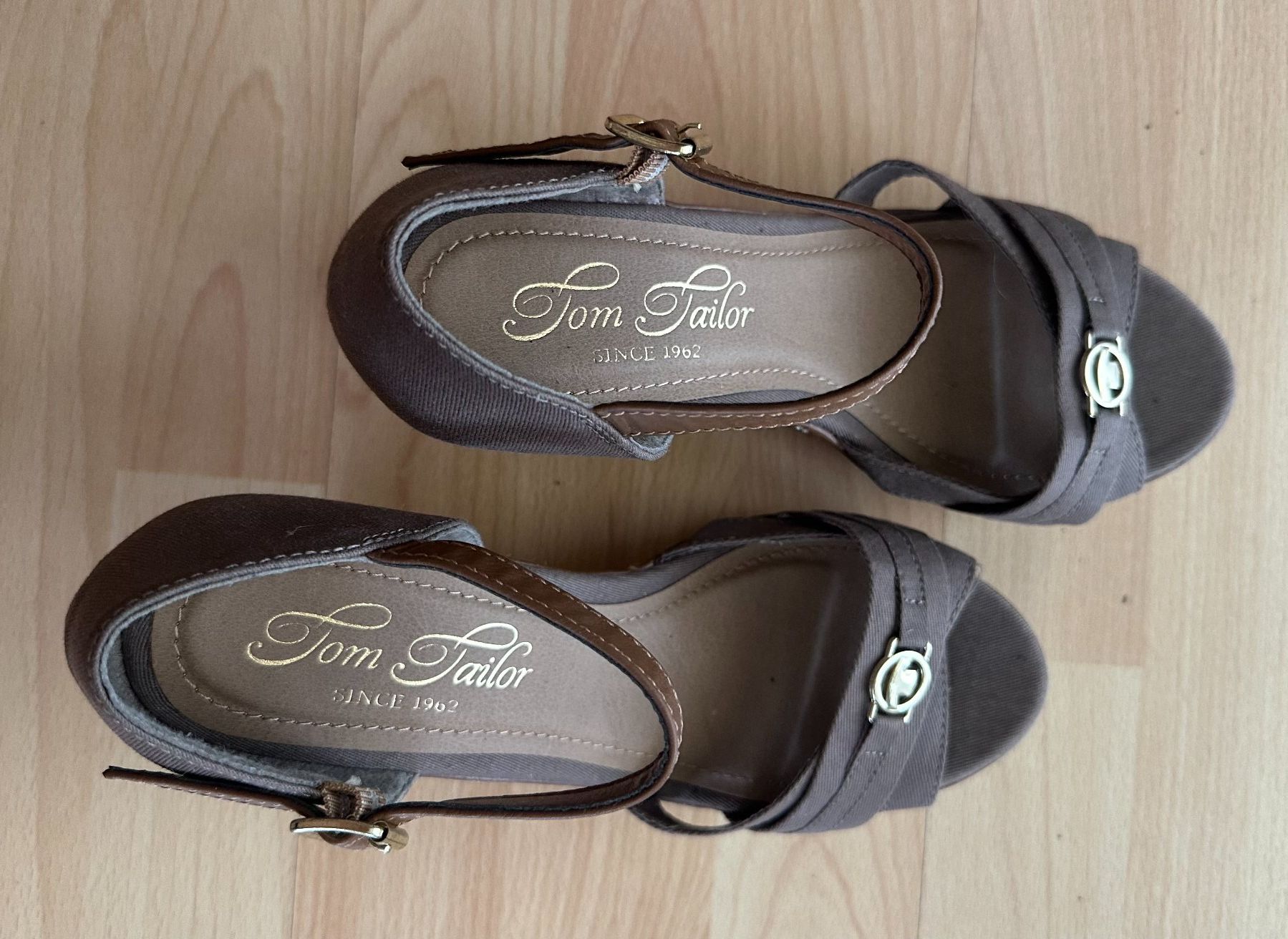 Tom Tailor Scarpe da donna: Sandaletten Plateau, Tom Tailor, Keilabsatz – Nuovo (secondo la descrizione) da Niederglatt ZH venduto da Polobunny