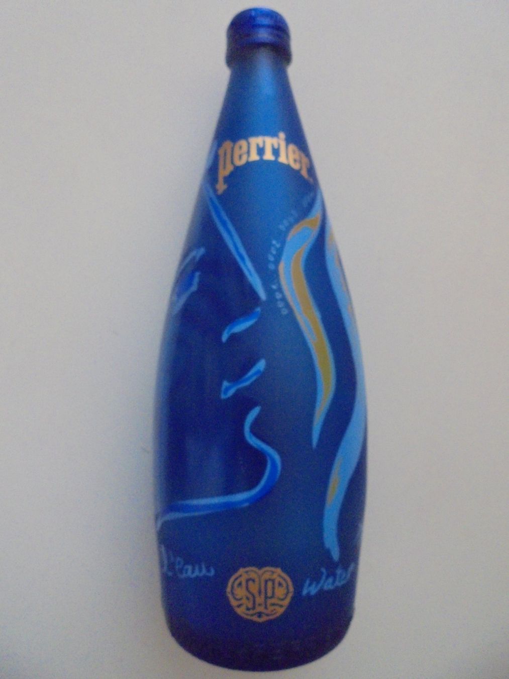 Perrier Autres articles pour la maison: bouteille Perrier Collector " Millenium " année 2000 – D'occasion à Eclépens par Consuelo