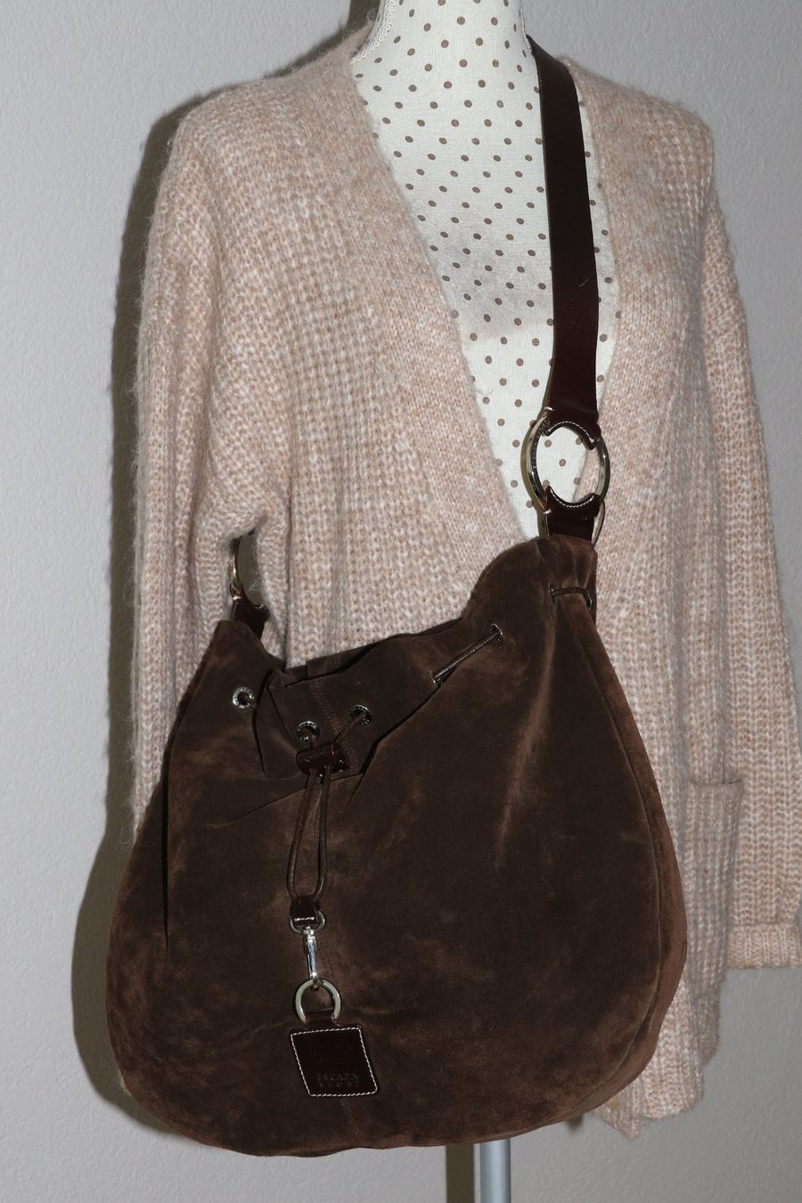 Escada Sacs femmes: ESCADA wunderschöne echt Wildledertasche – D'occasion à Oberwil-Lieli par Svetlana28 5