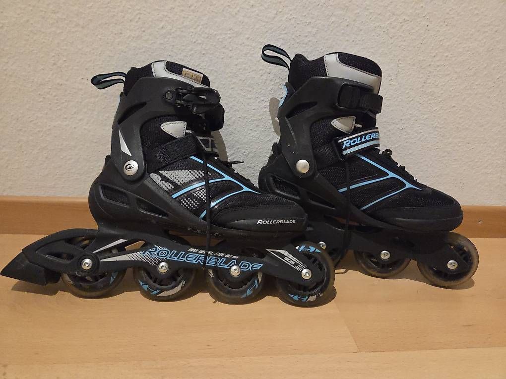 Patins à roul. & inline: Rollerblade / Inlineskates Gr. 40 inkl. Schoner – D'occasion à Rorschach par festiva 1