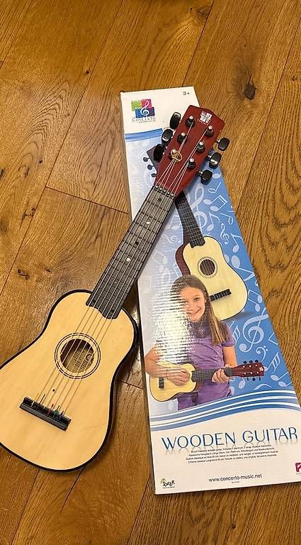 Strumenti musicali: Ukulele – Usato da Winterthur venduto da and_6ktn