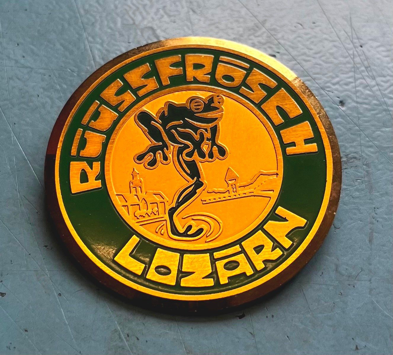 Placchette & Badge: Rüüssfrösch Lozärn  Luzern – Usato da Obernau venduto da Wgnom