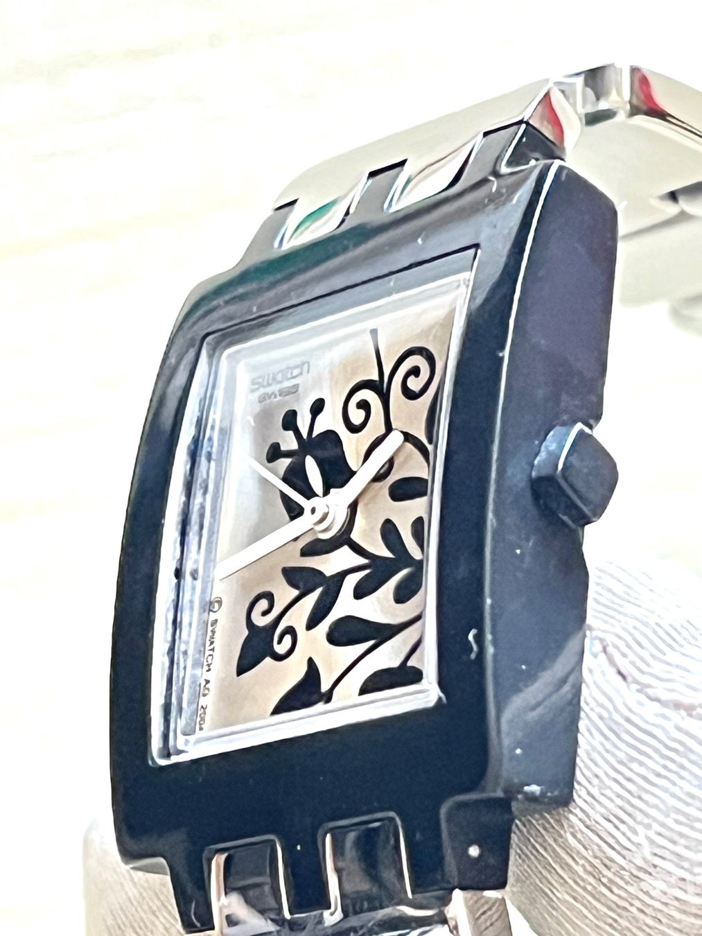 Swatch Orologi: Schöne Swatch Uhr mit Blumenmuster, elegant & zeitlos – Usato da Grenchen venduto da chththl 5