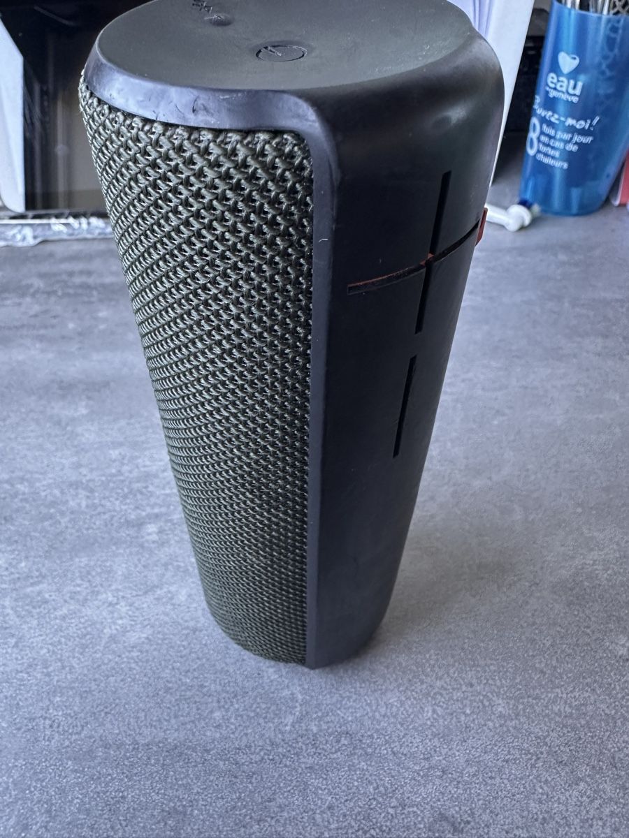 Ultimate Ears Lautsprecher: Enceinte Bluetooth Ultimate Ears Megaboom, kaki, pour pièces – Defekt aus Le Lignon von Latenterouge 4