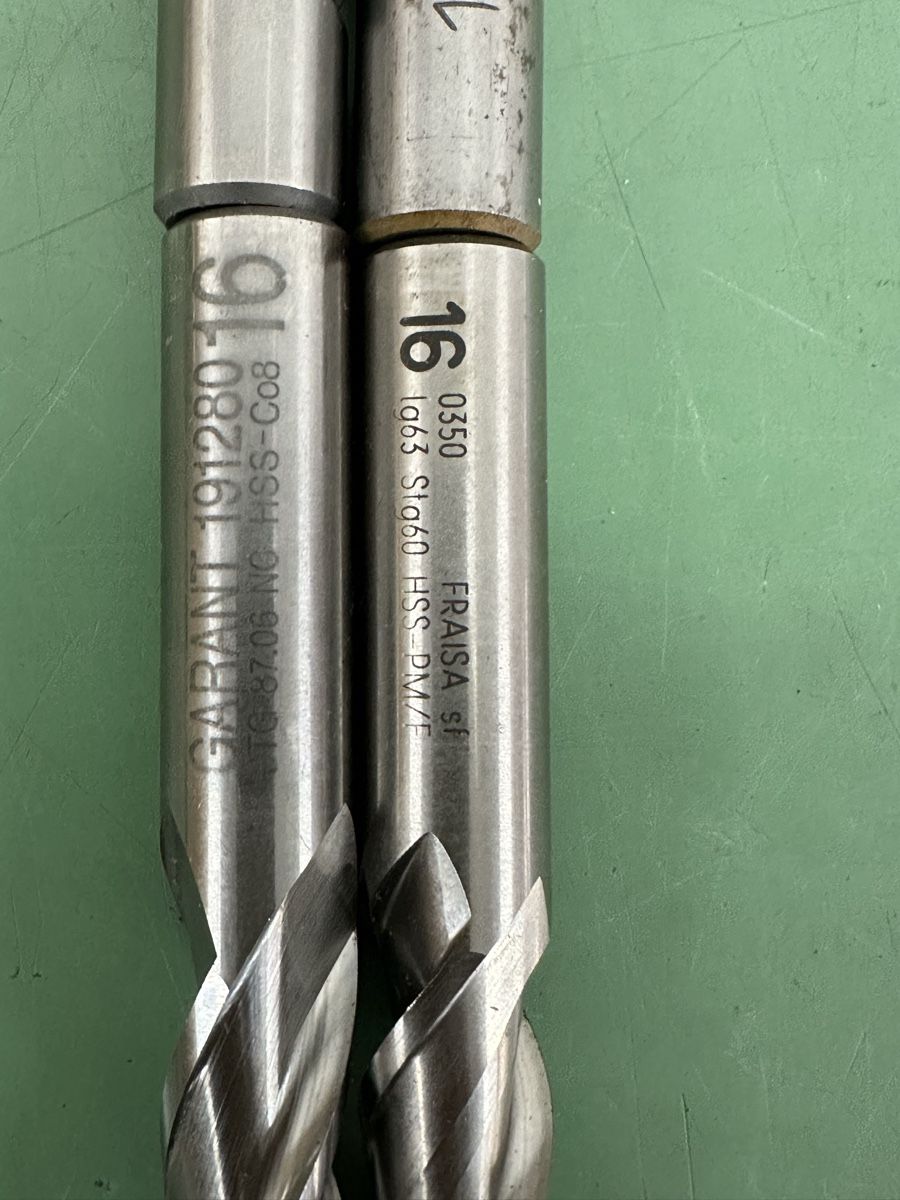 Tutti gli attrezzi: 4x HSS End Mills, Schaftfräser. – Usato da Aarberg venduto da SNMachines 2