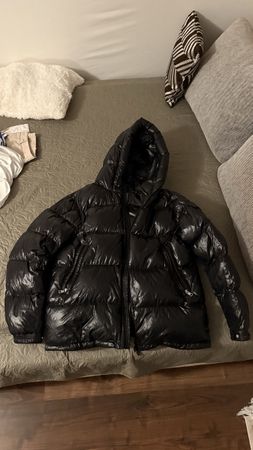 Moncler Daunenjacke Herren Schwarz Glänzend mit Kapuze